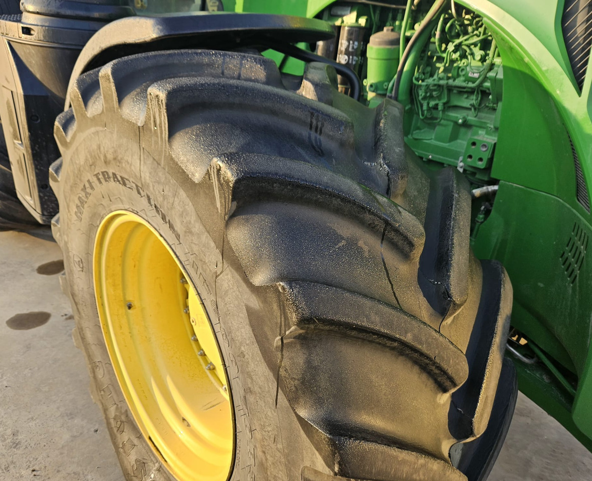 JOHN DEERE 8320R - Traktor: slika JOHN DEERE 8320R - Traktor JOHN DEERE 8320R - Traktor: slika JOHN DEERE 8320R - Traktor