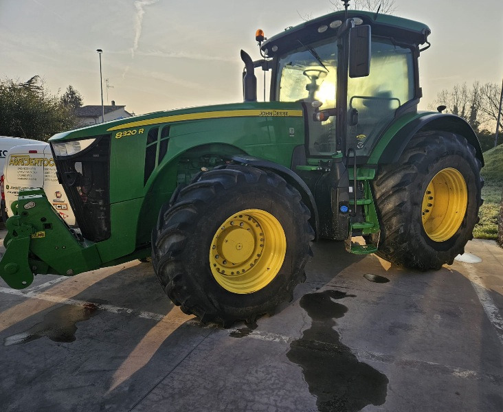 JOHN DEERE 8320R - Traktor: slika JOHN DEERE 8320R - Traktor JOHN DEERE 8320R - Traktor: slika JOHN DEERE 8320R - Traktor
