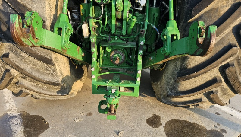 JOHN DEERE 8410 - Traktor: slika JOHN DEERE 8410 - Traktor JOHN DEERE 8410 - Traktor: slika JOHN DEERE 8410 - Traktor