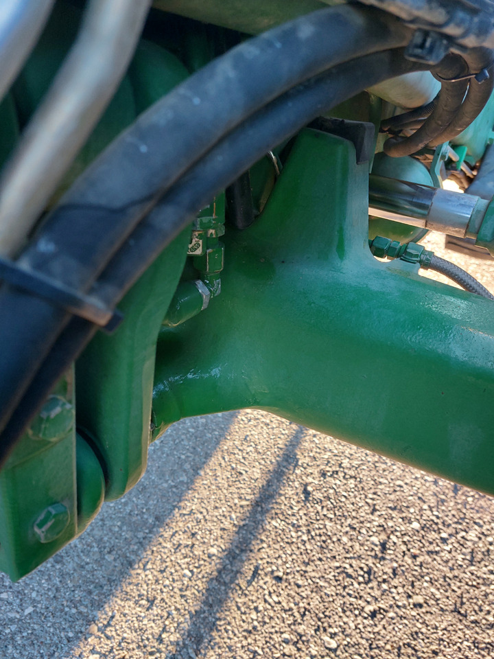 JOHN DEEREE 6210R - Traktor: slika JOHN DEEREE 6210R - Traktor JOHN DEEREE 6210R - Traktor: slika JOHN DEEREE 6210R - Traktor