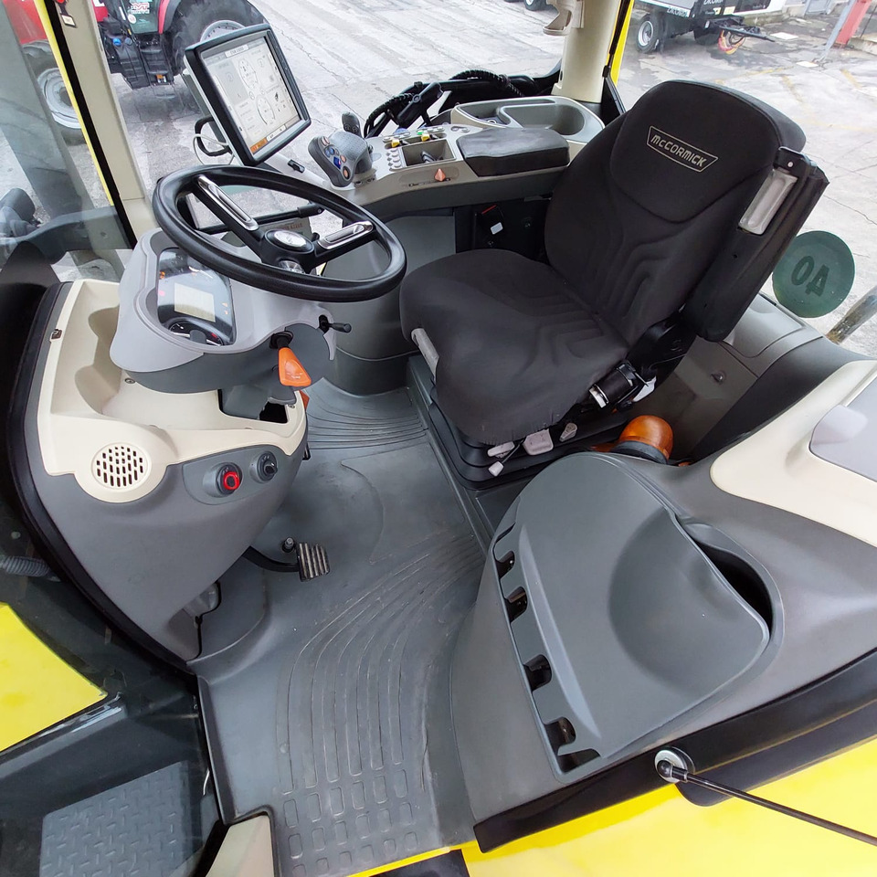 MC CORMICK X8.680 - Traktor: slika MC CORMICK X8.680 - Traktor MC CORMICK X8.680 - Traktor: slika MC CORMICK X8.680 - Traktor