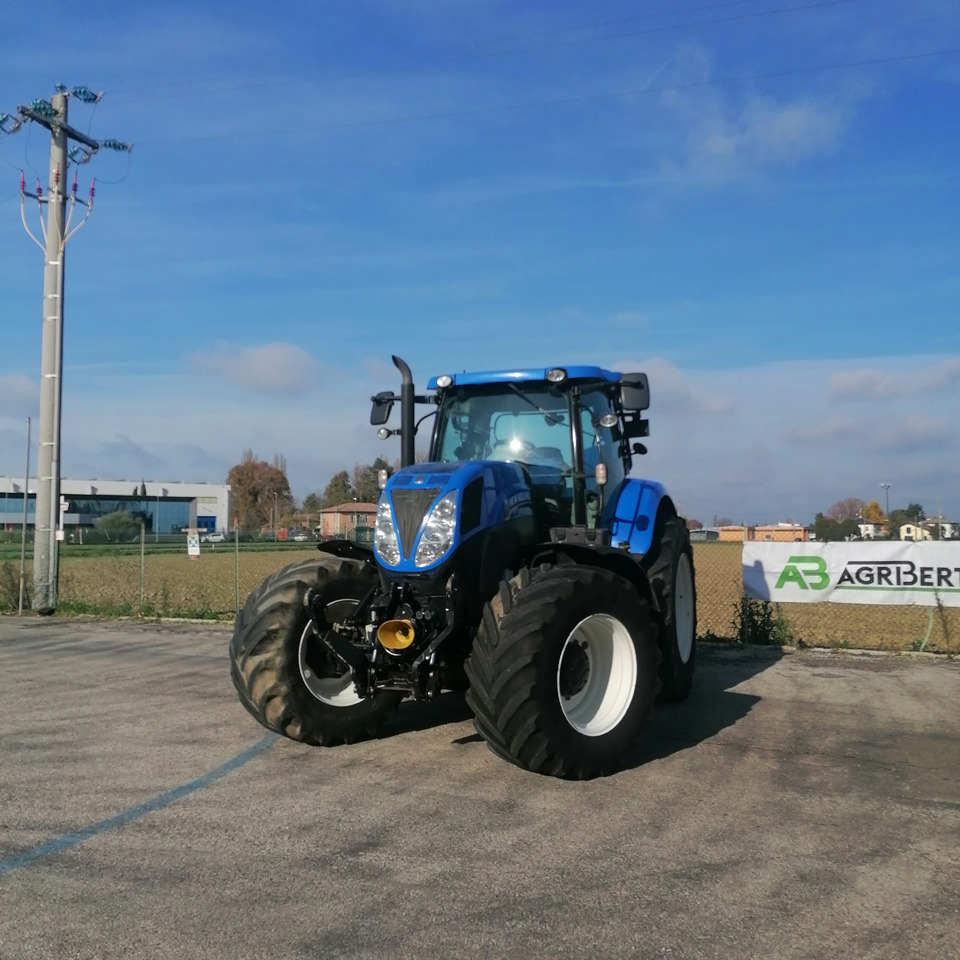 NEW HOLLAND T7 210 - Traktor: slika NEW HOLLAND T7 210 - Traktor NEW HOLLAND T7 210 - Traktor: slika NEW HOLLAND T7 210 - Traktor
