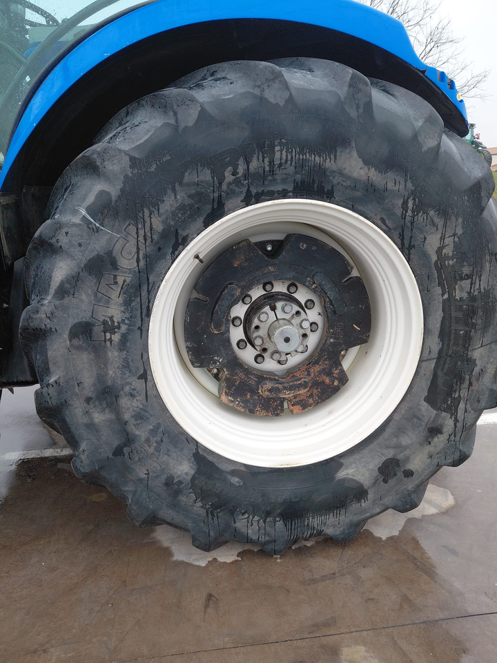 NEW HOLLAND T7 260 - Traktor: slika NEW HOLLAND T7 260 - Traktor NEW HOLLAND T7 260 - Traktor: slika NEW HOLLAND T7 260 - Traktor