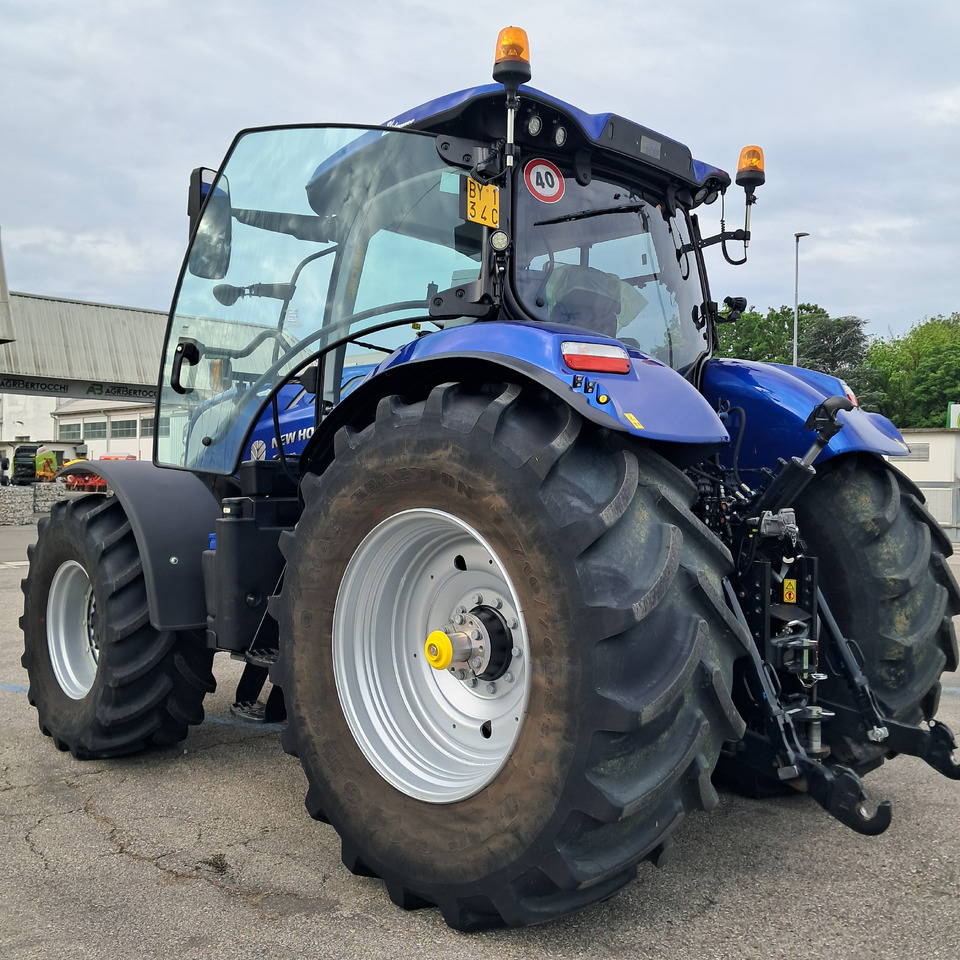 NEW HOLLAND T7 270 - Traktor: slika NEW HOLLAND T7 270 - Traktor NEW HOLLAND T7 270 - Traktor: slika NEW HOLLAND T7 270 - Traktor