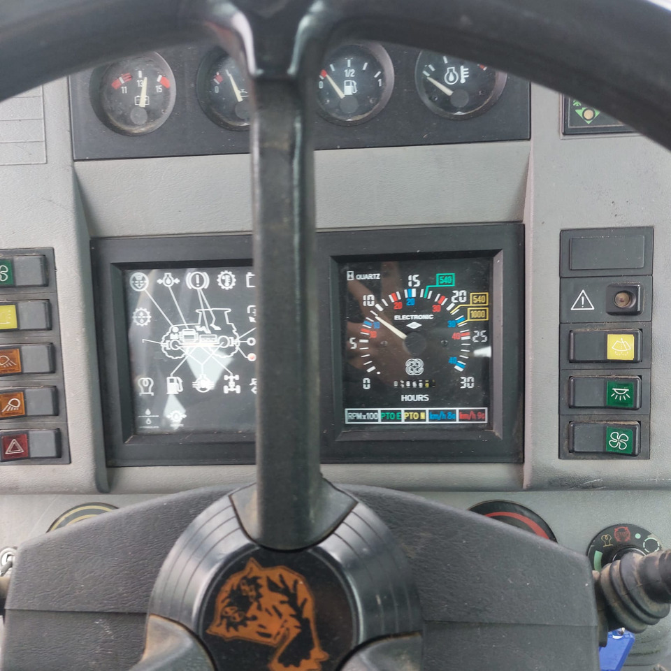 SAME TITAN 145 - Traktor: slika SAME TITAN 145 - Traktor SAME TITAN 145 - Traktor: slika SAME TITAN 145 - Traktor