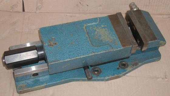 RÖHM 744 RB 3 - Schraubstöcke/Spanneinrichtungen - Oprema za radionice: slika RÖHM 744 RB 3 - Schraubstöcke/Spanneinrichtungen - Oprema za radionice RÖHM 744 RB 3 - Schraubstöcke/Spanneinrichtungen - Oprema za radionice: slika RÖHM 744 RB 3 - Schraubstöcke/Spanneinrichtungen - Oprema za radionice