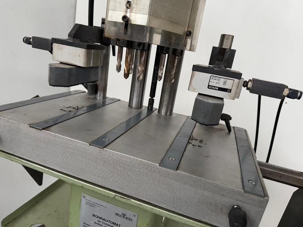 Türbänder-Bohrautomat SCHÜCO - Stupna bušilica: slika Türbänder-Bohrautomat SCHÜCO - Stupna bušilica Türbänder-Bohrautomat SCHÜCO - Stupna bušilica: slika Türbänder-Bohrautomat SCHÜCO - Stupna bušilica