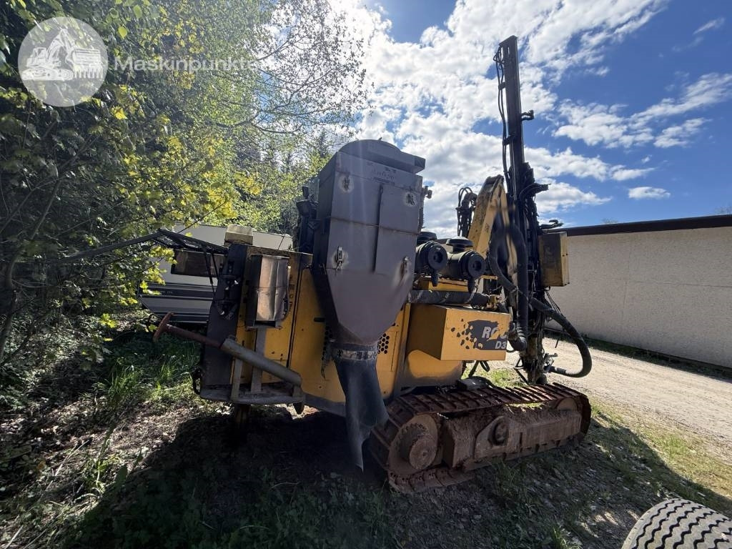 Atlas Copco ROC D3 - Platforma za bušenje: slika Atlas Copco ROC D3 - Platforma za bušenje Atlas Copco ROC D3 - Platforma za bušenje: slika Atlas Copco ROC D3 - Platforma za bušenje