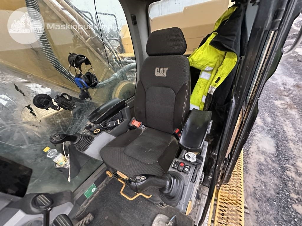 Bager gusjeničar CAT 352: slika Bager gusjeničar CAT 352
