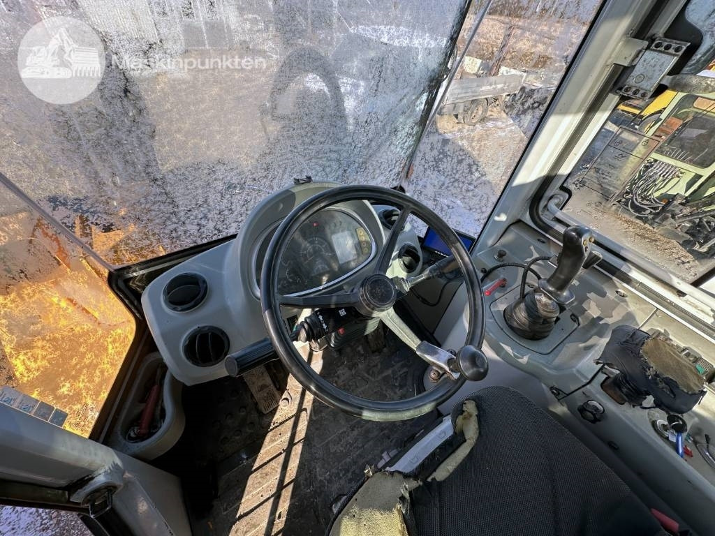 Utovarivač na kotačima Hyundai HL 730 TM-7: slika Utovarivač na kotačima Hyundai HL 730 TM-7 Utovarivač na kotačima Hyundai HL 730 TM-7: slika Utovarivač na kotačima Hyundai HL 730 TM-7