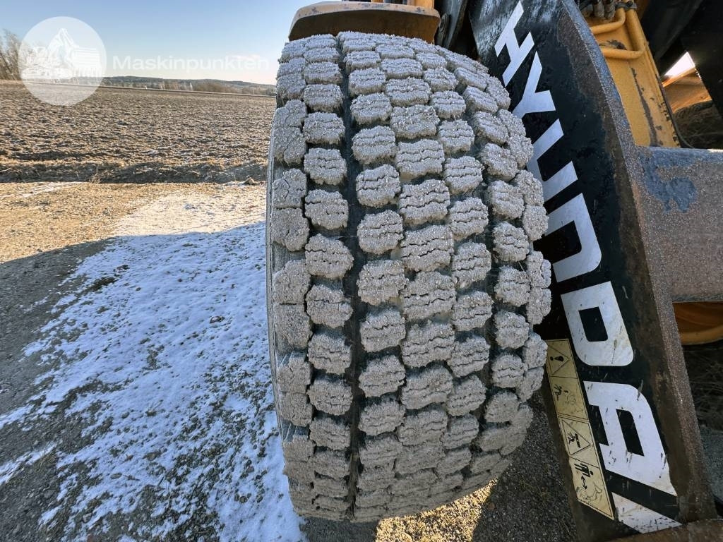 Utovarivač na kotačima Hyundai HL 730 TM-7: slika Utovarivač na kotačima Hyundai HL 730 TM-7 Utovarivač na kotačima Hyundai HL 730 TM-7: slika Utovarivač na kotačima Hyundai HL 730 TM-7