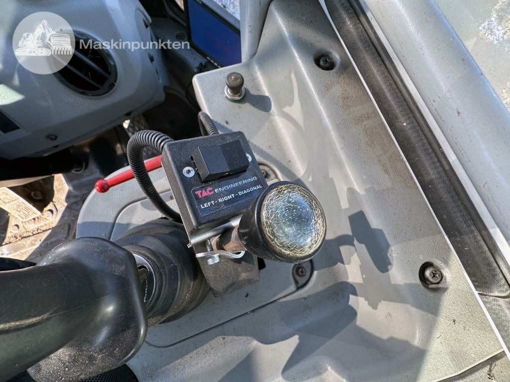 Utovarivač na kotačima Hyundai HL 730 TM-7: slika Utovarivač na kotačima Hyundai HL 730 TM-7 Utovarivač na kotačima Hyundai HL 730 TM-7: slika Utovarivač na kotačima Hyundai HL 730 TM-7