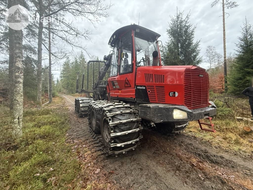Komatsu 835 - Forvarder: slika Komatsu 835 - Forvarder Komatsu 835 - Forvarder: slika Komatsu 835 - Forvarder