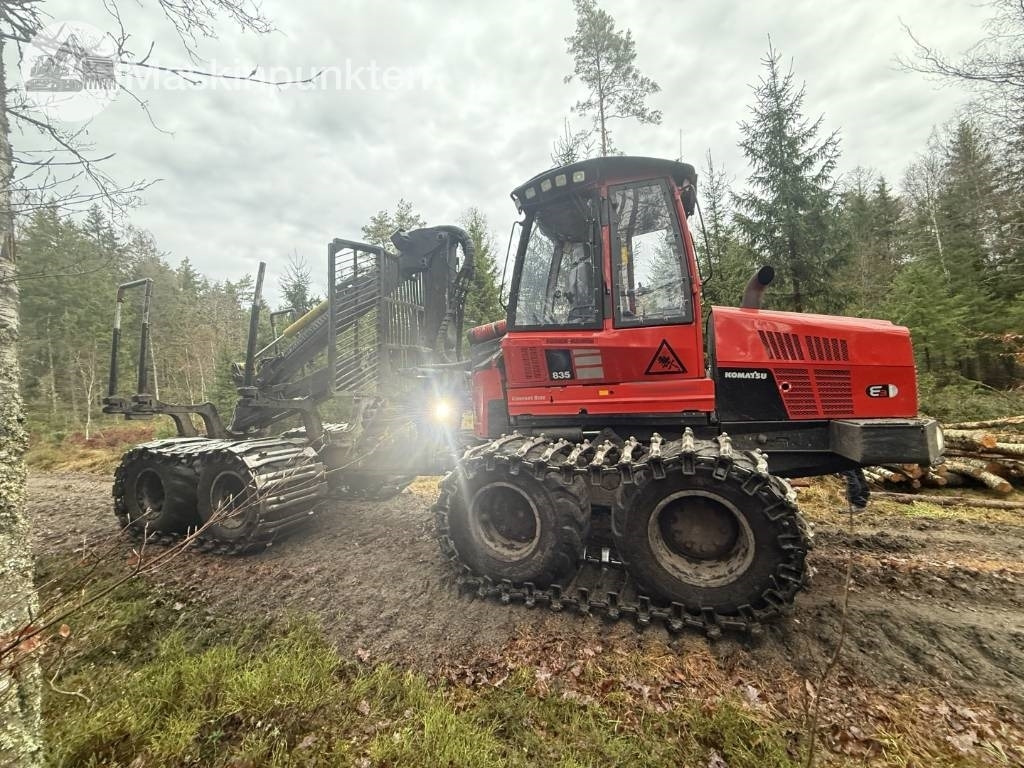 Komatsu 835 - Forvarder: slika Komatsu 835 - Forvarder Komatsu 835 - Forvarder: slika Komatsu 835 - Forvarder