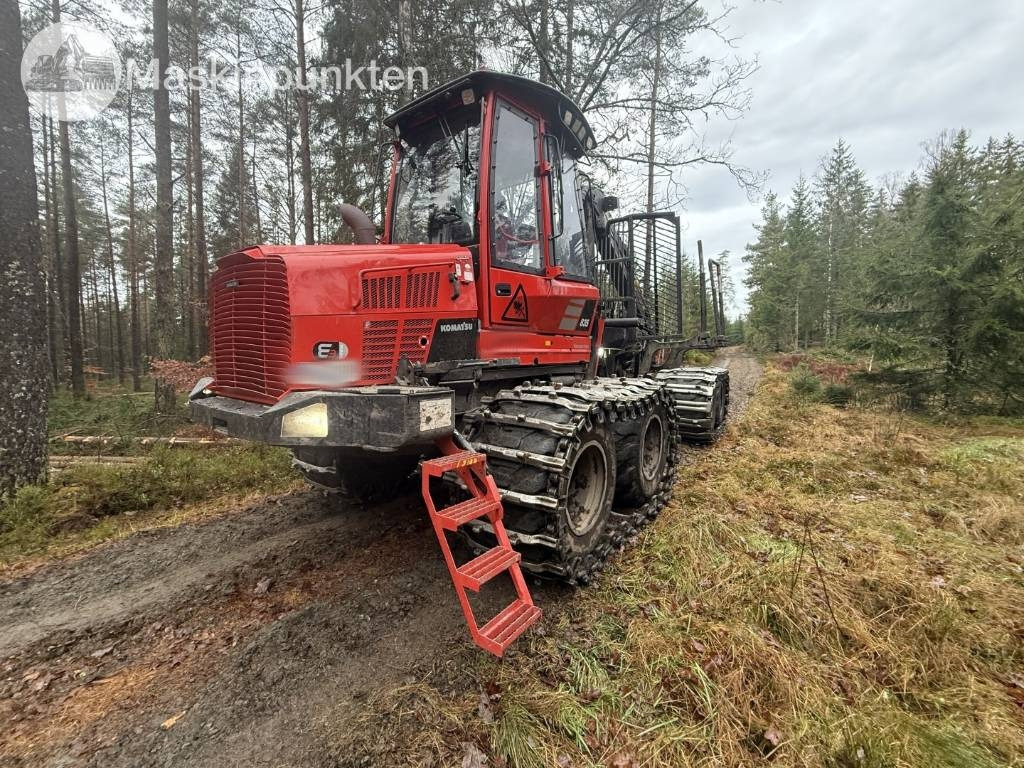 Komatsu 835 - Forvarder: slika Komatsu 835 - Forvarder Komatsu 835 - Forvarder: slika Komatsu 835 - Forvarder