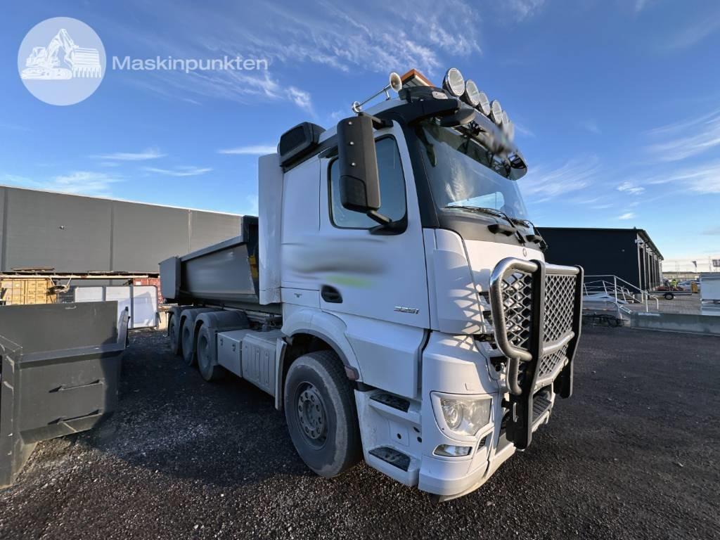Mercedes-Benz Arocs 3251 - Kamion s kukastom dizalicom: slika Mercedes-Benz Arocs 3251 - Kamion s kukastom dizalicom Mercedes-Benz Arocs 3251 - Kamion s kukastom dizalicom: slika Mercedes-Benz Arocs 3251 - Kamion s kukastom dizalicom