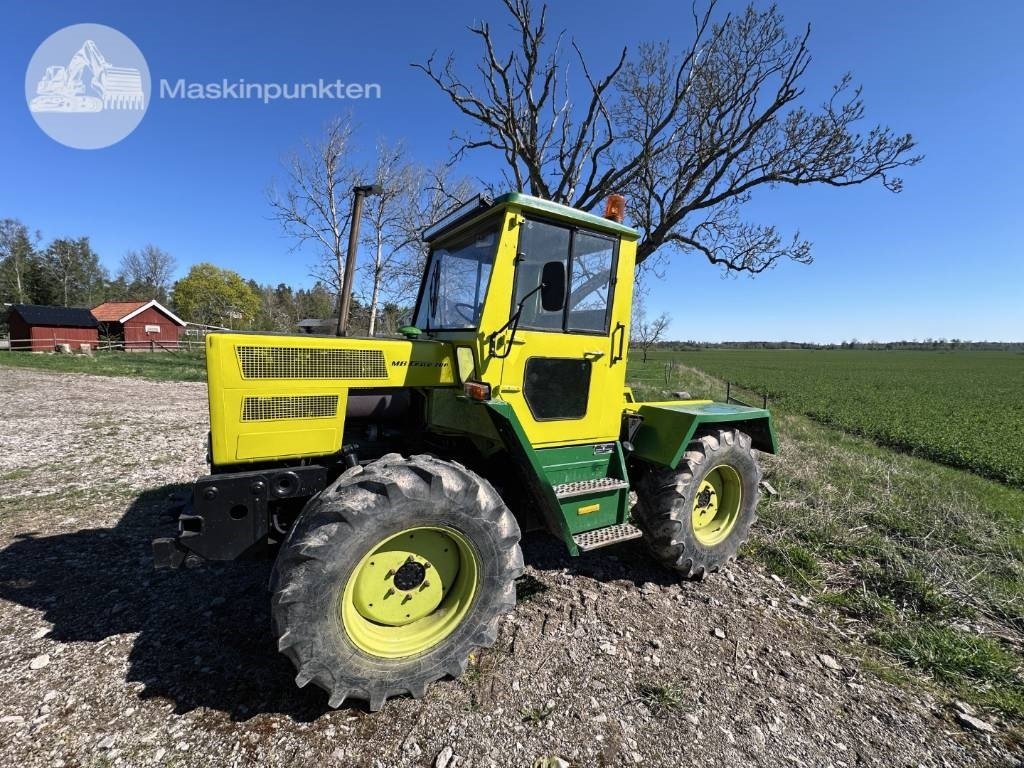 Mercedes-Benz MB Trac 700 - Traktor: slika Mercedes-Benz MB Trac 700 - Traktor Mercedes-Benz MB Trac 700 - Traktor: slika Mercedes-Benz MB Trac 700 - Traktor