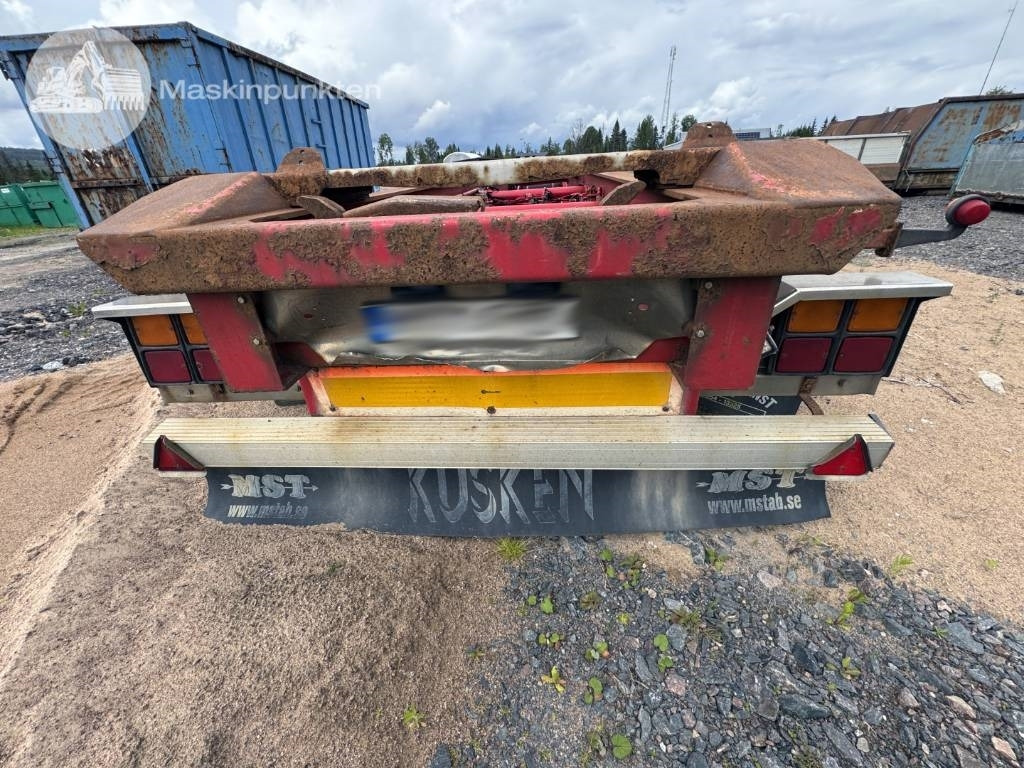 Mjölbysläpet SFL4-12,5-36 - Abroll/ Samopodizač prikolica: slika Mjölbysläpet SFL4-12,5-36 - Abroll/ Samopodizač prikolica Mjölbysläpet SFL4-12,5-36 - Abroll/ Samopodizač prikolica: slika Mjölbysläpet SFL4-12,5-36 - Abroll/ Samopodizač prikolica