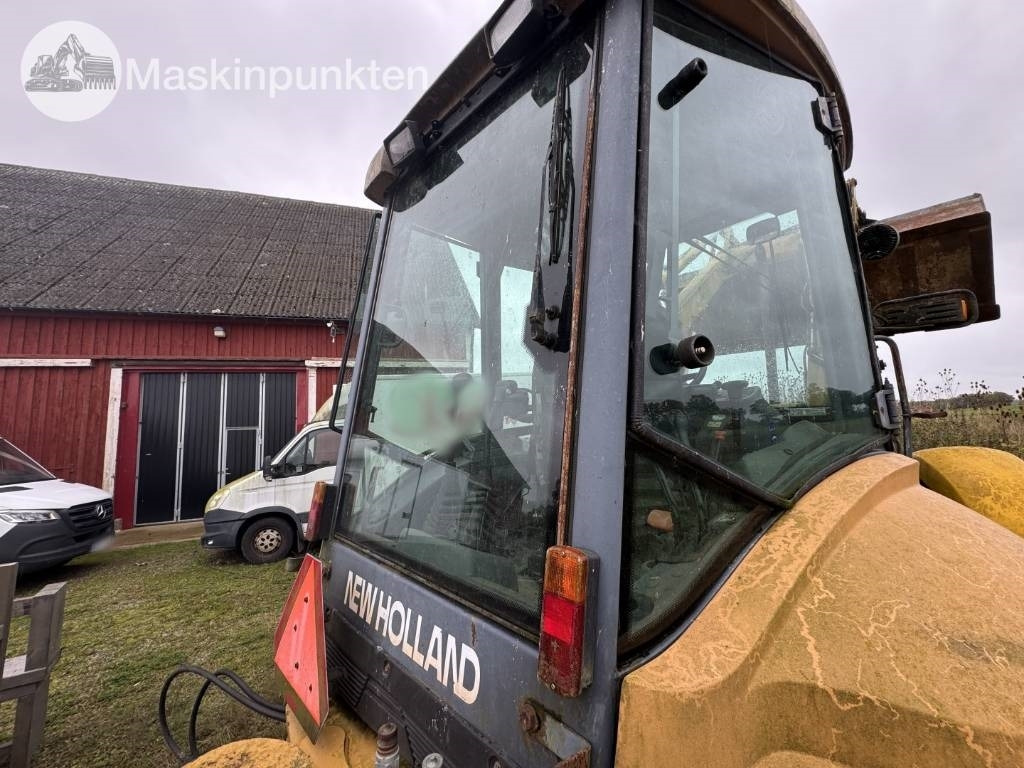 Rovokopač-utovarivač New Holland LB 115: slika Rovokopač-utovarivač New Holland LB 115