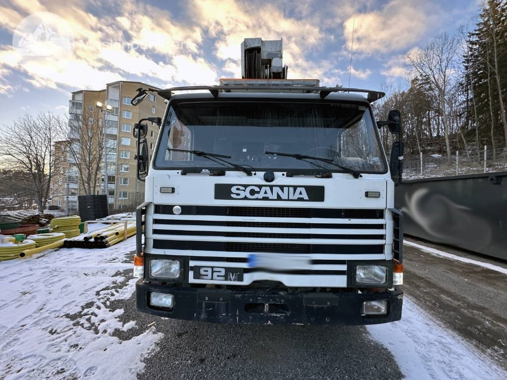 Scania P 92 M - Podizna platforma montirana na kamion: slika Scania P 92 M - Podizna platforma montirana na kamion Scania P 92 M - Podizna platforma montirana na kamion: slika Scania P 92 M - Podizna platforma montirana na kamion