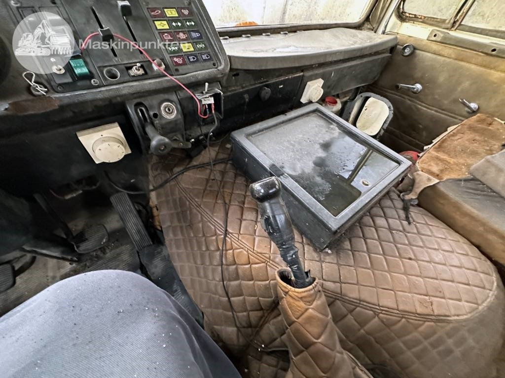Kamion šumar Scania T 141: slika Kamion šumar Scania T 141
