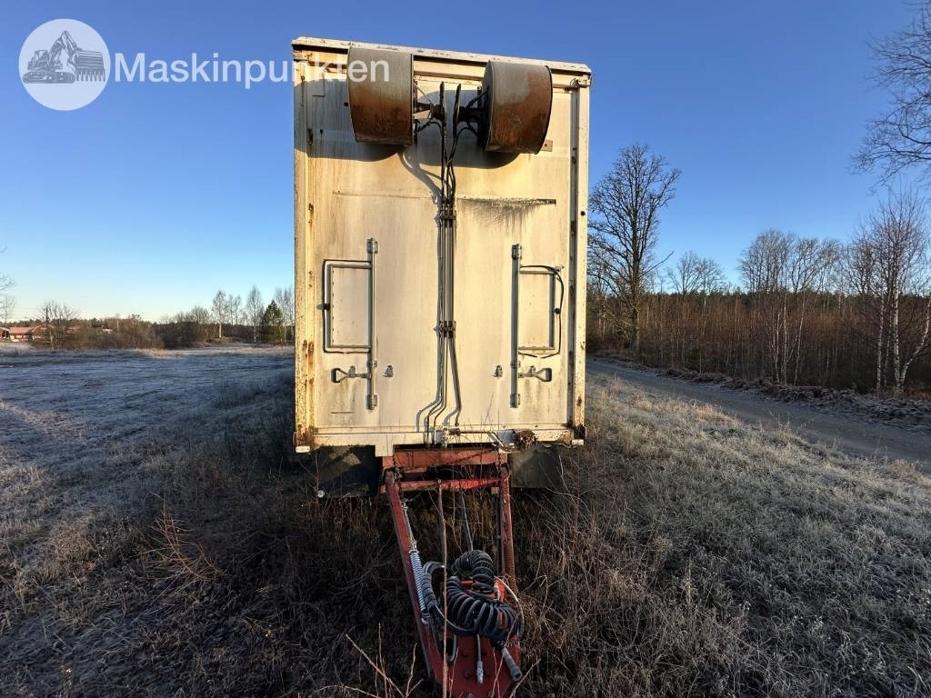 Skåpsläp med hydrauliskt öppningsbar sida - Prikolica sa zatvorenim sandukom: slika Skåpsläp med hydrauliskt öppningsbar sida - Prikolica sa zatvorenim sandukom Skåpsläp med hydrauliskt öppningsbar sida - Prikolica sa zatvorenim sandukom: slika Skåpsläp med hydrauliskt öppningsbar sida - Prikolica sa zatvorenim sandukom