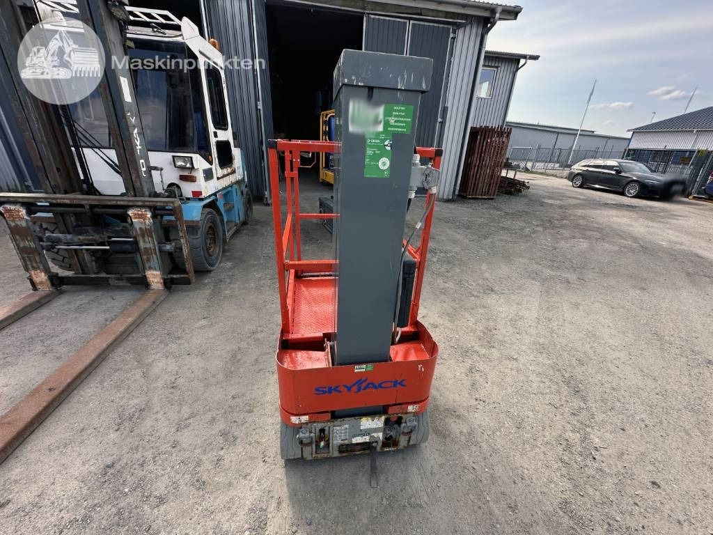 SkyJack SJ 12 - Platforma za podizanje stupa u okomitom položaju: slika SkyJack SJ 12 - Platforma za podizanje stupa u okomitom položaju SkyJack SJ 12 - Platforma za podizanje stupa u okomitom položaju: slika SkyJack SJ 12 - Platforma za podizanje stupa u okomitom položaju