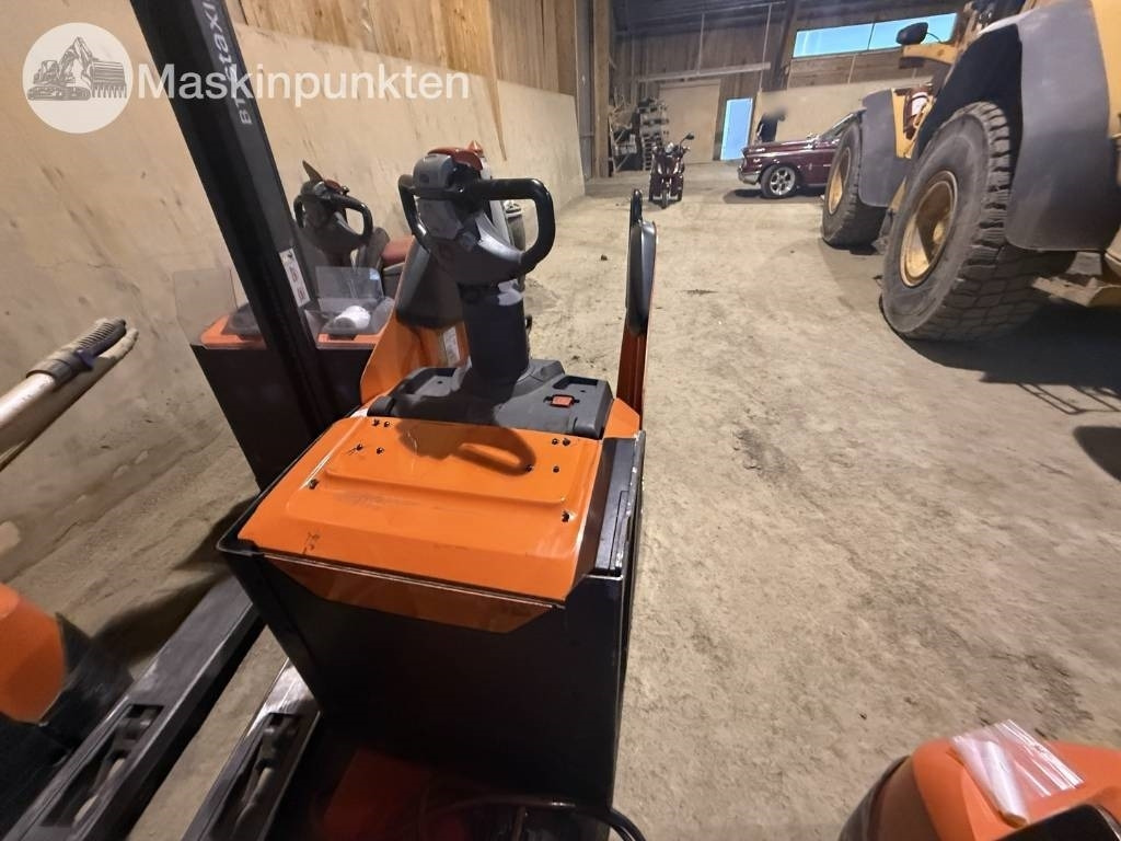 Toyota BT LPE 250 - Električni viličar: slika Toyota BT LPE 250 - Električni viličar Toyota BT LPE 250 - Električni viličar: slika Toyota BT LPE 250 - Električni viličar