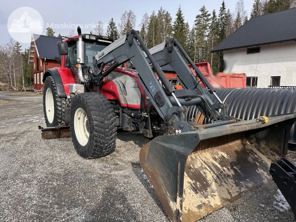 Valtra T 202 - Traktor: slika Valtra T 202 - Traktor Valtra T 202 - Traktor: slika Valtra T 202 - Traktor
