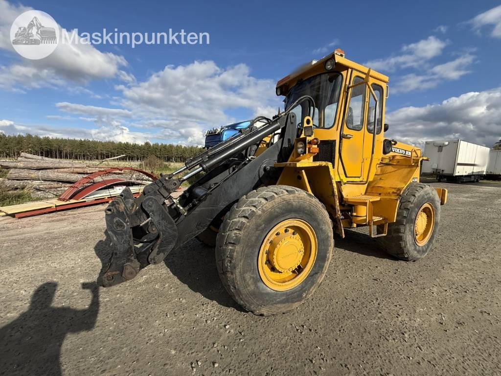 Volvo BM 4300 - Utovarivač na kotačima: slika Volvo BM 4300 - Utovarivač na kotačima Volvo BM 4300 - Utovarivač na kotačima: slika Volvo BM 4300 - Utovarivač na kotačima