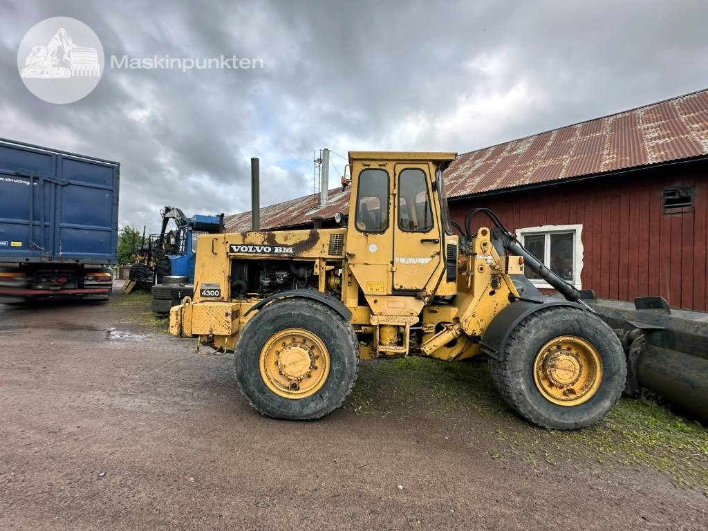 Volvo BM 4300 - Utovarivač na kotačima: slika Volvo BM 4300 - Utovarivač na kotačima Volvo BM 4300 - Utovarivač na kotačima: slika Volvo BM 4300 - Utovarivač na kotačima