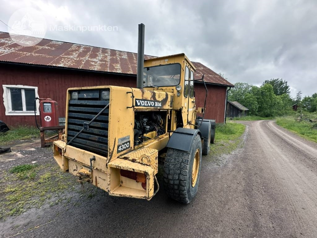 Volvo BM 4300 - Utovarivač na kotačima: slika Volvo BM 4300 - Utovarivač na kotačima Volvo BM 4300 - Utovarivač na kotačima: slika Volvo BM 4300 - Utovarivač na kotačima