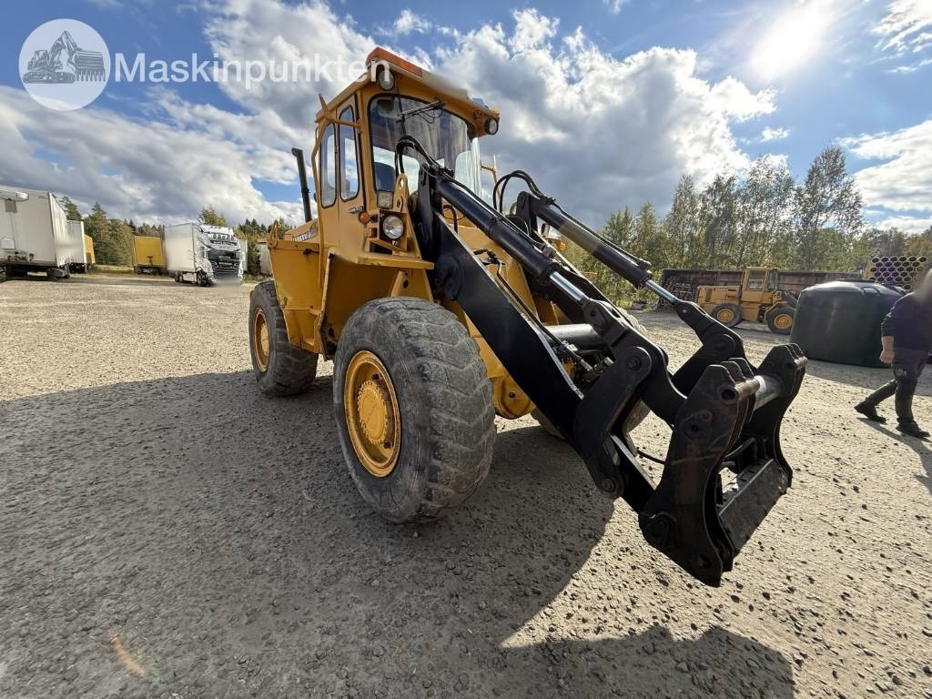 Volvo BM 4300 - Utovarivač na kotačima: slika Volvo BM 4300 - Utovarivač na kotačima Volvo BM 4300 - Utovarivač na kotačima: slika Volvo BM 4300 - Utovarivač na kotačima