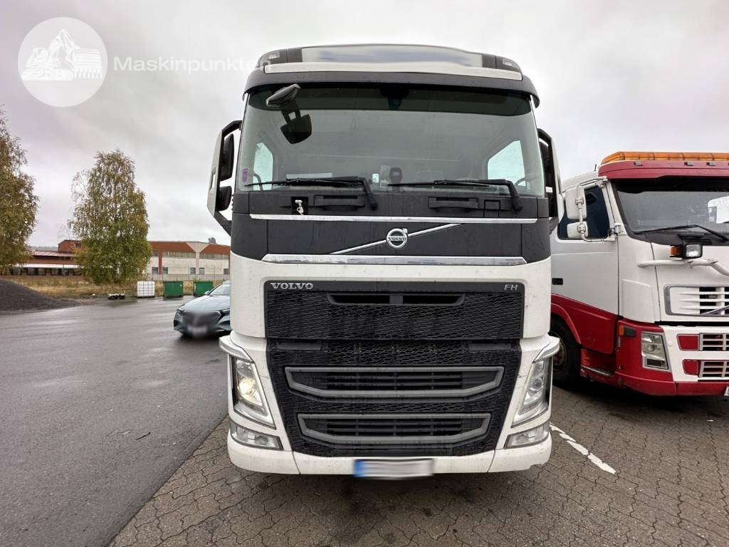 Volvo FH 12 500 Ekipage - Transporter kontejnera/ Kamion s izmjenjivim sanducima: slika Volvo FH 12 500 Ekipage - Transporter kontejnera/ Kamion s izmjenjivim sanducima Volvo FH 12 500 Ekipage - Transporter kontejnera/ Kamion s izmjenjivim sanducima: slika Volvo FH 12 500 Ekipage - Transporter kontejnera/ Kamion s izmjenjivim sanducima
