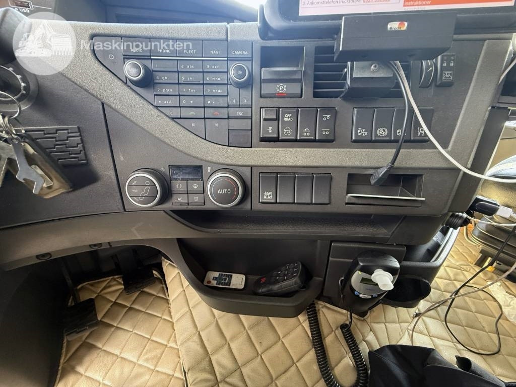 Kamion sandučar Volvo FH 470: slika Kamion sandučar Volvo FH 470