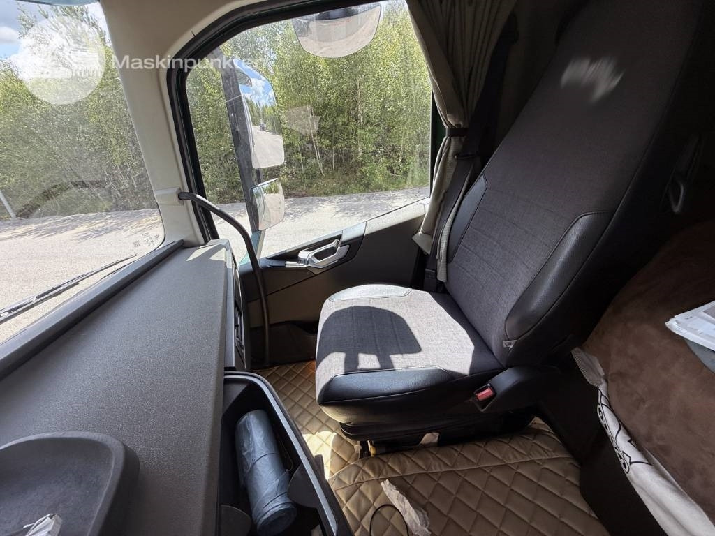 Kamion sandučar Volvo FH 470: slika Kamion sandučar Volvo FH 470