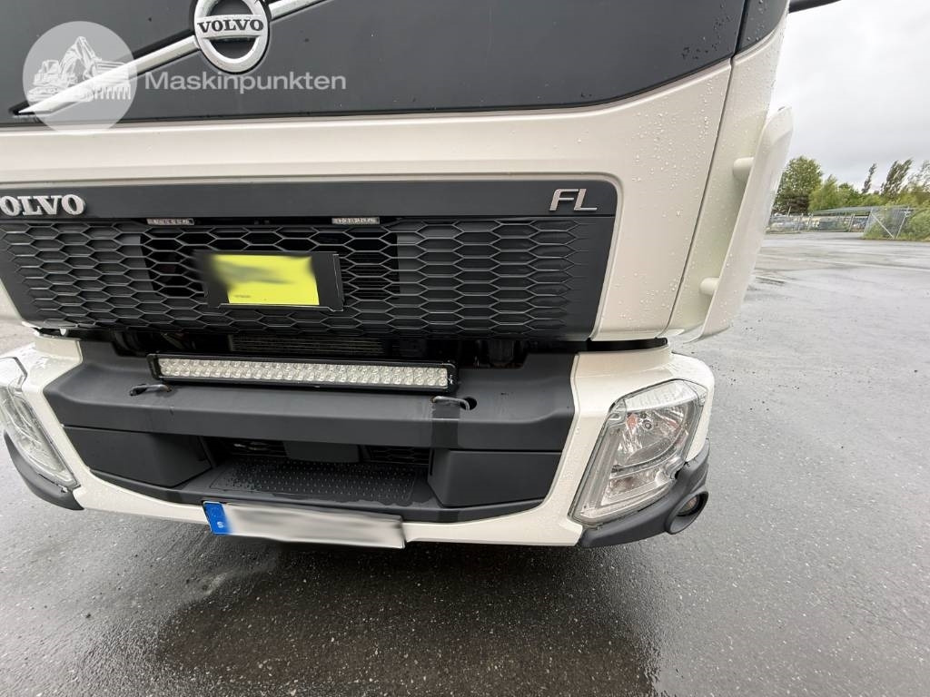 Kamion s kranom Volvo FL 260: slika Kamion s kranom Volvo FL 260