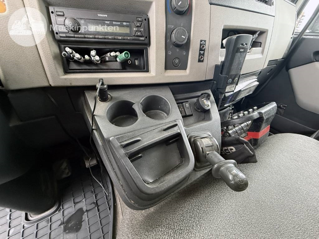 Kamion s kranom Volvo FL 260: slika Kamion s kranom Volvo FL 260