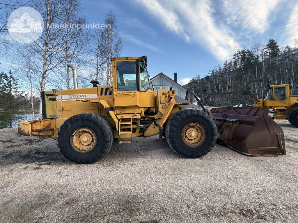 Volvo L 120 C - Utovarivač na kotačima: slika Volvo L 120 C - Utovarivač na kotačima Volvo L 120 C - Utovarivač na kotačima: slika Volvo L 120 C - Utovarivač na kotačima