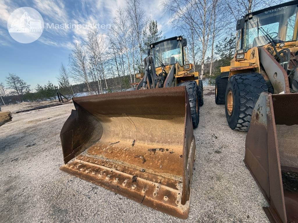 Volvo L 120 C - Utovarivač na kotačima: slika Volvo L 120 C - Utovarivač na kotačima Volvo L 120 C - Utovarivač na kotačima: slika Volvo L 120 C - Utovarivač na kotačima