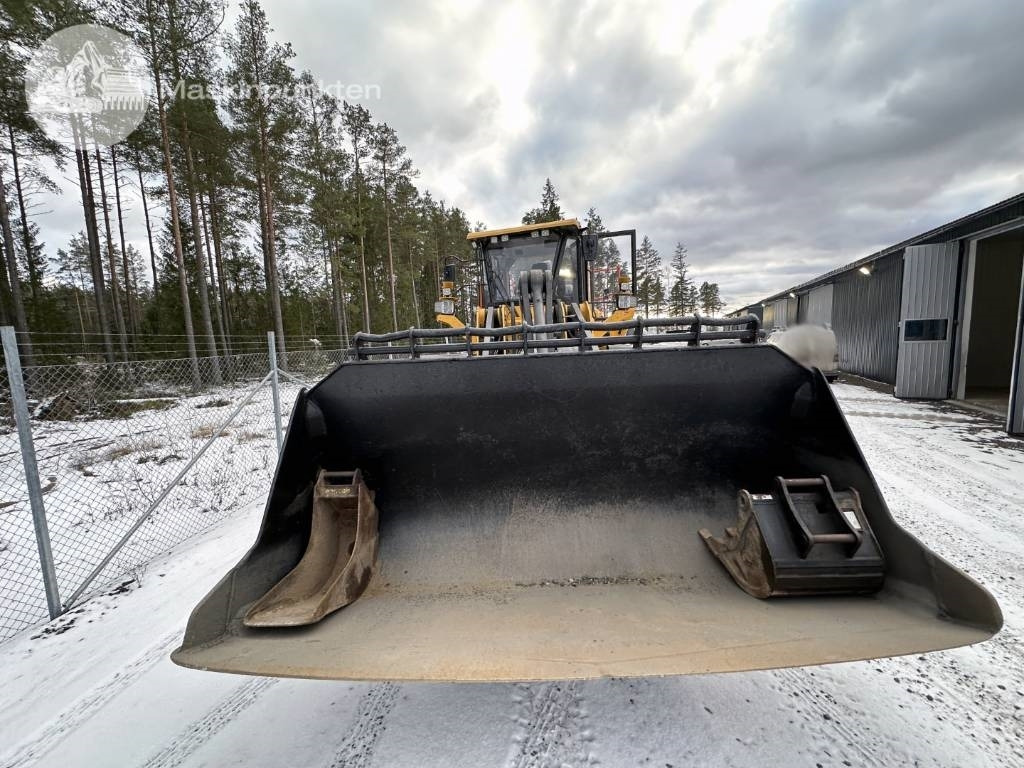 Volvo L 180 H - Utovarivač na kotačima: slika Volvo L 180 H - Utovarivač na kotačima Volvo L 180 H - Utovarivač na kotačima: slika Volvo L 180 H - Utovarivač na kotačima