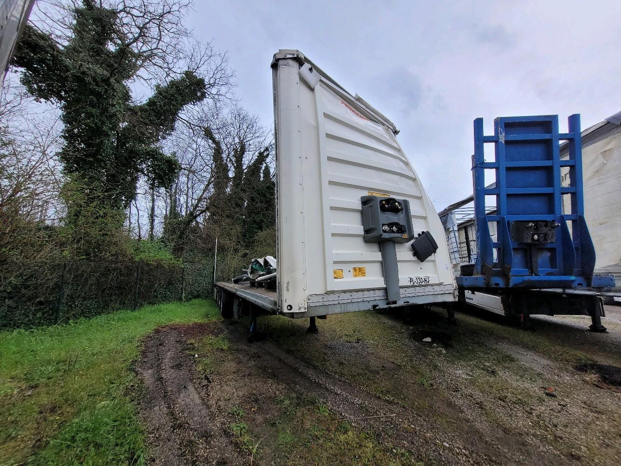 FRUEHAUF SEMI 3 ESSIEUX SAVOYARD FKSRT4 - Poluprikolica plato/ Otvoreni sanduk: slika FRUEHAUF SEMI 3 ESSIEUX SAVOYARD FKSRT4 - Poluprikolica plato/ Otvoreni sanduk FRUEHAUF SEMI 3 ESSIEUX SAVOYARD FKSRT4 - Poluprikolica plato/ Otvoreni sanduk: slika FRUEHAUF SEMI 3 ESSIEUX SAVOYARD FKSRT4 - Poluprikolica plato/ Otvoreni sanduk