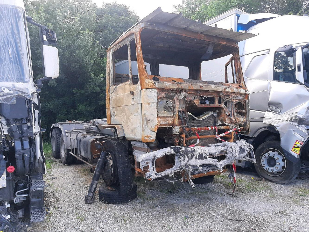 MN 26.322 - Kamion s kukastom dizalicom: slika MN 26.322 - Kamion s kukastom dizalicom MN 26.322 - Kamion s kukastom dizalicom: slika MN 26.322 - Kamion s kukastom dizalicom