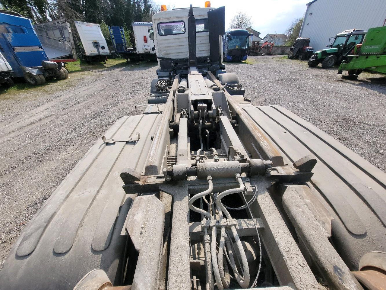 Transporter kontejnera/ Kamion s izmjenjivim sanducima MN FE360A POLYBENNE 8X4: slika Transporter kontejnera/ Kamion s izmjenjivim sanducima MN FE360A POLYBENNE 8X4