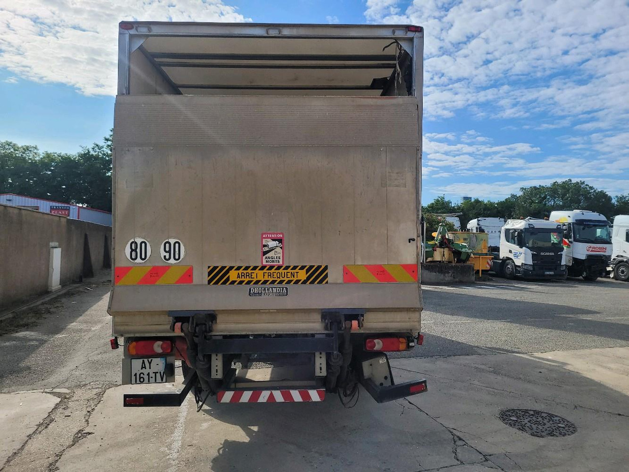 RENAULT MIDLUM 180 DXL - Kamion sandučar: slika RENAULT MIDLUM 180 DXL - Kamion sandučar RENAULT MIDLUM 180 DXL - Kamion sandučar: slika RENAULT MIDLUM 180 DXL - Kamion sandučar