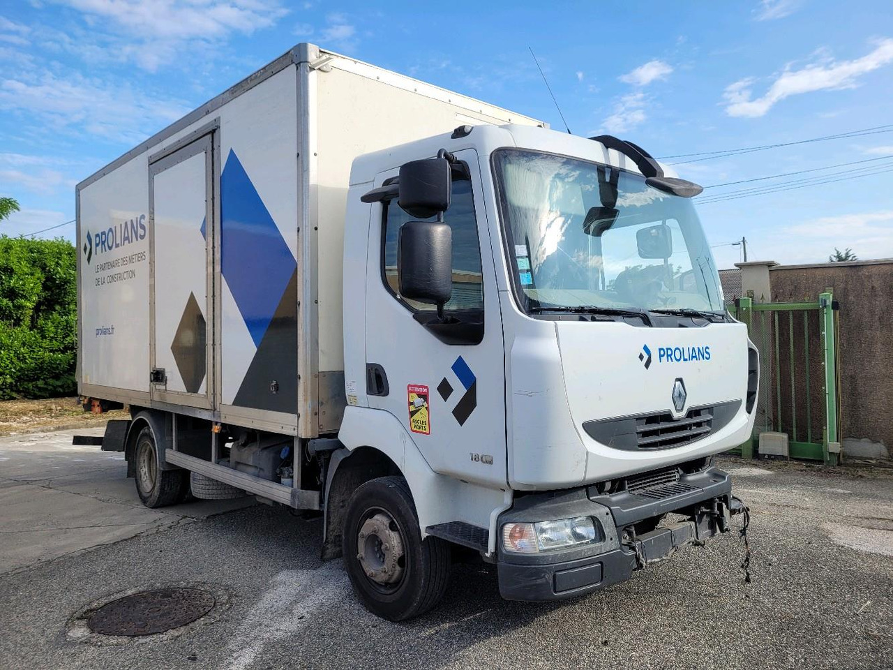 RENAULT MIDLUM 180 DXL - Kamion sandučar: slika RENAULT MIDLUM 180 DXL - Kamion sandučar RENAULT MIDLUM 180 DXL - Kamion sandučar: slika RENAULT MIDLUM 180 DXL - Kamion sandučar