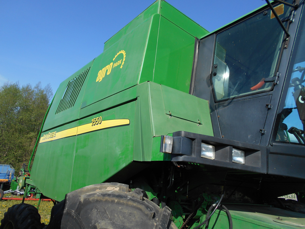 John Deere 1550 - Kombajn za žetvu: slika John Deere 1550 - Kombajn za žetvu John Deere 1550 - Kombajn za žetvu: slika John Deere 1550 - Kombajn za žetvu