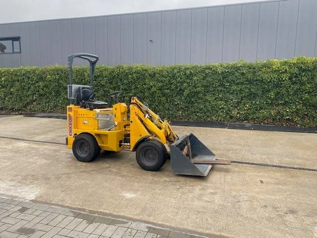 Knikmops KM 100 - Utovarivač na kotačima: slika Knikmops KM 100 - Utovarivač na kotačima Knikmops KM 100 - Utovarivač na kotačima: slika Knikmops KM 100 - Utovarivač na kotačima