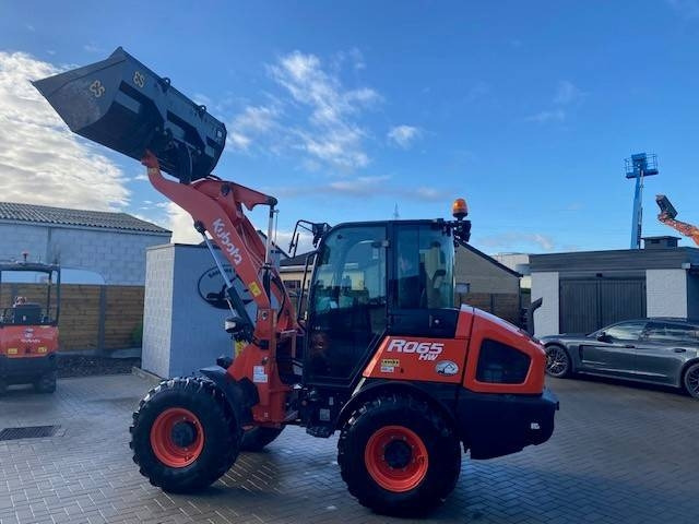 Kubota R 065 - Utovarivač na kotačima: slika Kubota R 065 - Utovarivač na kotačima Kubota R 065 - Utovarivač na kotačima: slika Kubota R 065 - Utovarivač na kotačima