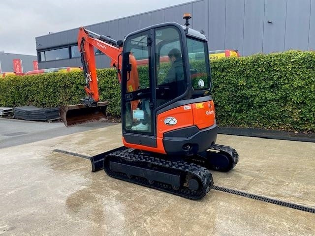 Kubota U 27-4 - Mini bager: slika Kubota U 27-4 - Mini bager Kubota U 27-4 - Mini bager: slika Kubota U 27-4 - Mini bager